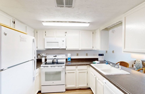East End House | Recently Renovated Beachfront Townhome with beach views, deck, beach gear & more