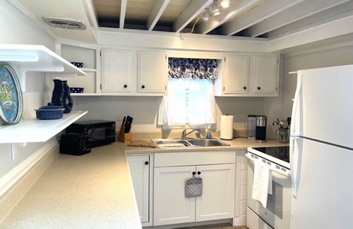 Kennebunkport Cottage | Recently renovated (2023), pet-friendly cottage a short walk to Dock Square and the beach