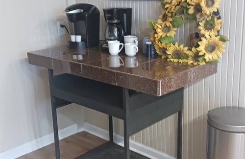 Longs Cottage | Recently updated cottage minutes from beach, pet friendly, large yard wifi, ac