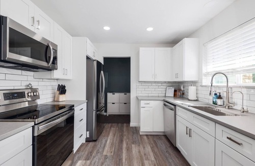 North Lamar House | Recharge 3BR by Pickleball Ranch + Massage Chair