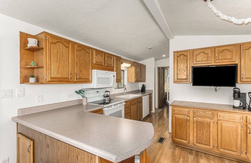 Mesa House | Recliners! Large Az Room - Adult 55+ Activities Galore!