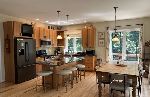 Nellysford House | Reconnect with family & friends at our large, private, stylish Wintergreen home