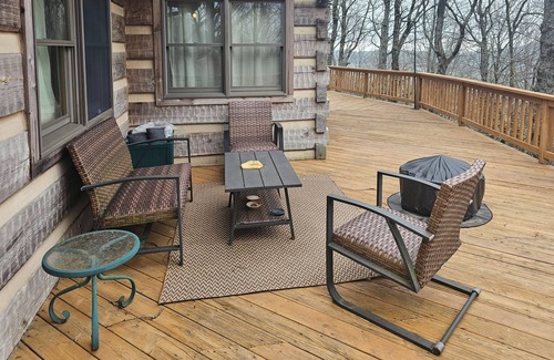 Highlands Cabin | Reconnect with nature in this cozy, dog-friendly mountain retreat with Views
