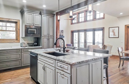 Banner Elk Cabin | Red Bird Retreat - Luxury Home in The Lodges at Eagles Nest