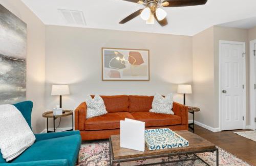 Asheville House | Red Bud Sycamore by AvantStay Custom Group Retreat w Patio