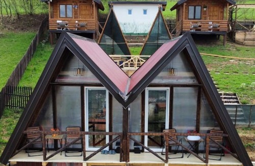 Visoko House | Red bungalow Bosnian pyramid glamping