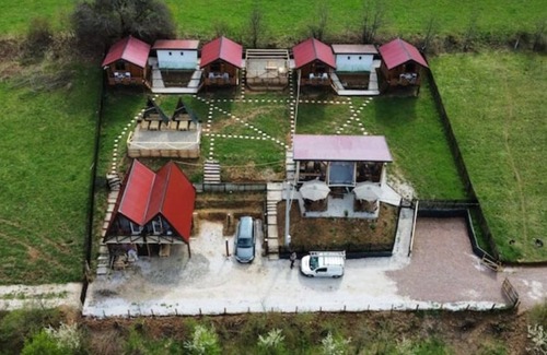 Visoko House | Red bungalow Bosnian pyramid glamping