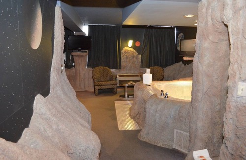 Greenwood Hotel | Red Carpet Inn and FantaSuite Hotel