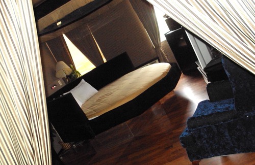 Greenwood Hotel | Red Carpet Inn and FantaSuite Hotel