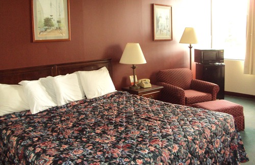Greenwood Hotel | Red Carpet Inn and FantaSuite Hotel