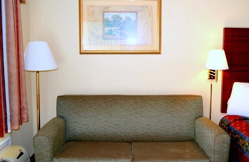 Natchez Hotel | Red Carpet Inn