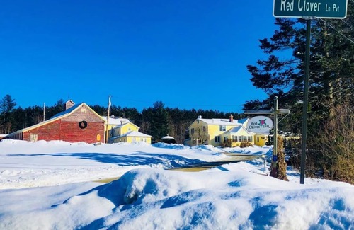Mendon House | Red Clover Inn 7-bedroom House (sleeps max 19)