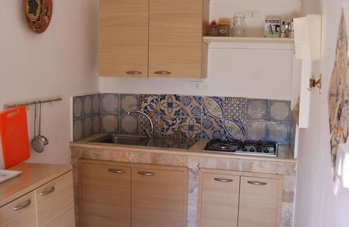 Caucana-finaiti-casuzze-finaiti Nord House | Red House ideal for families: beach access directly from the garden!