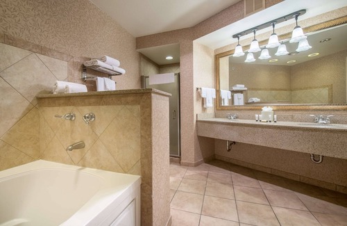 Pasco Hotel | Red Lion Hotel Pasco Airport & Conference Center