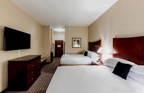 Mineral Wells Hotel | Red Lion Inn & Suites | 2 King Beds, Free Breakfast, Close to Lake Mineral Wells