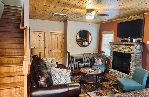 Gatlinburg House | Red Oak Hideaway - A 10 - min walk to downtown