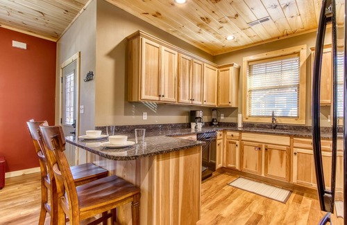 Gatlinburg House | Red Oak Hideaway - A 10 - min walk to downtown
