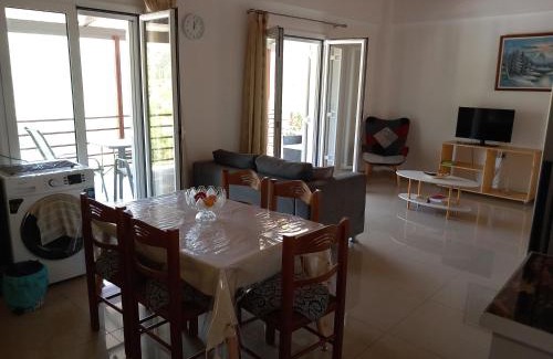 Plataniotissa House | Red Platanus
