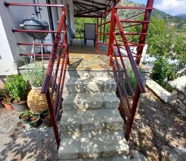 Plataniotissa House | Red Platanus