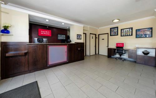 Arlington Hotel | Red Roof Inn Arlington - Entertainment District