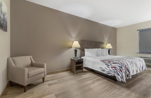 La Porte Hotel | Red Roof Inn La Porte