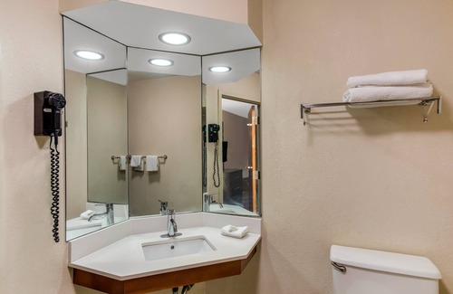 Talbot's Corner Hotel | Red Roof Inn Nashville - Music City
