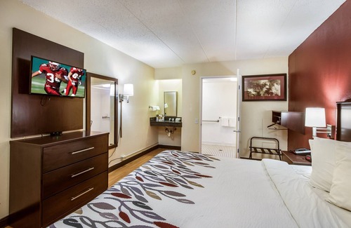 Saginaw Hotel | Red Roof Inn Saginaw - Frankenmuth
