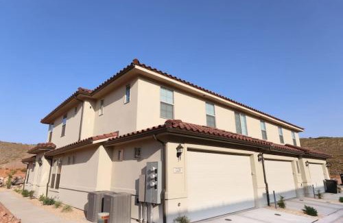 Sienna Hills House | Red Sands Retreat with Pool Pickleball and Zion NP