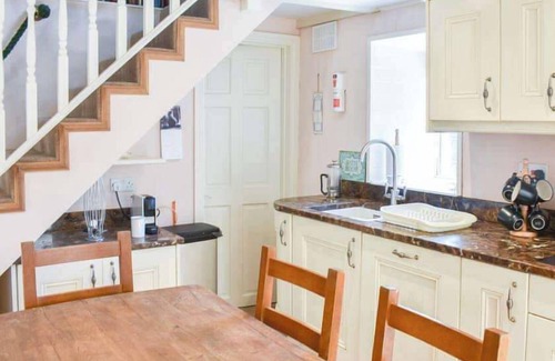 Hawes House | Red Squirrel Haven 2BR House - Sleeps 4 - Parking