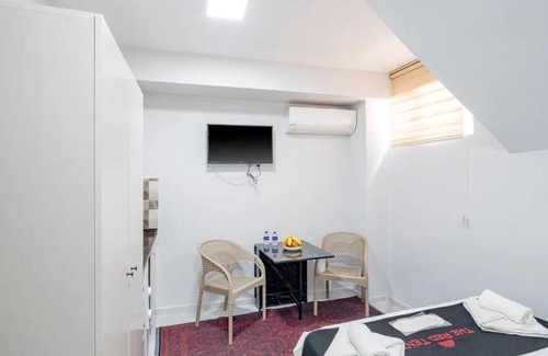 Taksim Hotel | Red Tent Suite 24