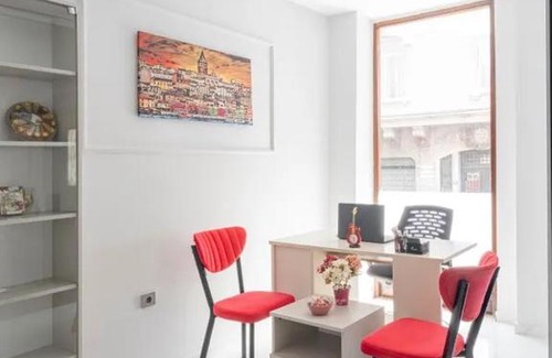 Taksim Hotel | Red Tent Suite 24