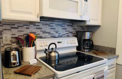 Mill Ridge Ski Chalet | Red Tree House Pet Friendly/Ski/SnowBoard/Wineries/HawksNest Tubing!
