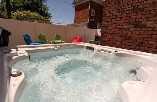 Michigan City House | Red Zen | HotTub-all yr | Firepit | Grill | DogsOK