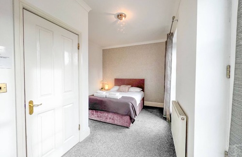 Frampton House | Redbourne Terrace Large Home