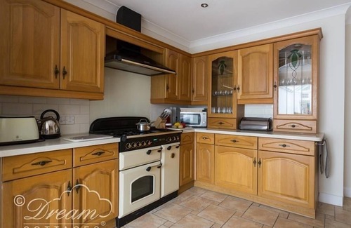 Weymouth Cottage | REDCLIFF VIEW LODGE, family friendly, with a garden in Weymouth