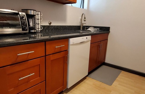 Grass Lawn Condo | Redmond Retreat avail 30 days or more. Special rates for fall 2025