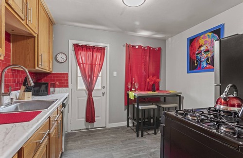 West Highland House | RedRocks Charming Retreat HotTub Arcade