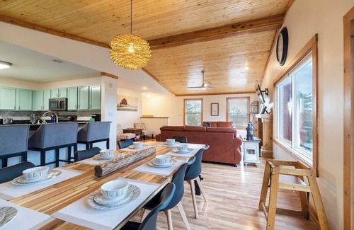 Sevierville Cabin | Reds Peak · Mountain Cabin w/VIEWS, Sauna, HotTub & Game Room