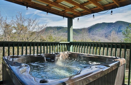 Sevierville Cabin | Reds Peak · Mountain Cabin w/VIEWS, Sauna, HotTub & Game Room