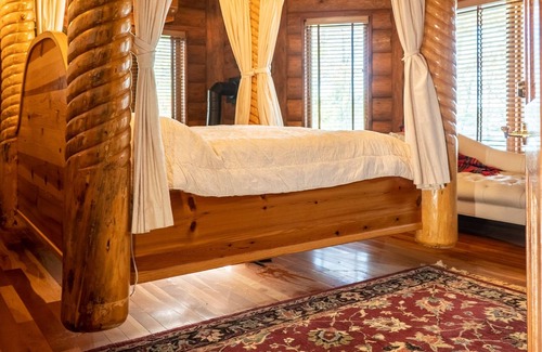 Land O Lakes Cabin | Redstone, a one-of-a-kind, luxurious 7200 sq. ft. impressive Lakeside log home