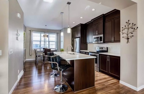 Calgary House | Redstone Sunset Haven Near Calgary International Airport