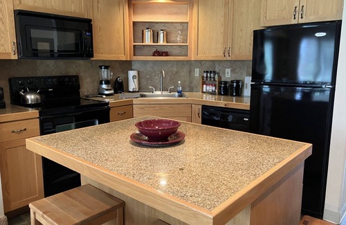 Redmond Condo | REDTAIL HAWK 2 BEDROOM RETREAT ON THE RESORT GOLF COURSE AT EAGLECREST
