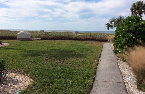 Golden Beach Condo | Reduced fall 2024 rates. Beautiful well-kept condo located on Golden Beach.