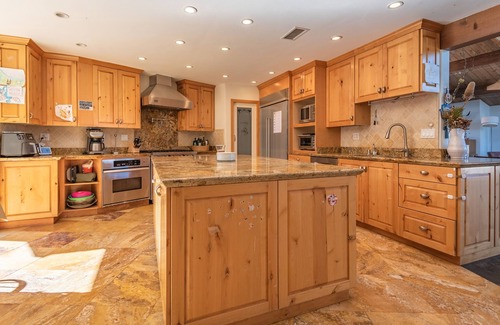 La Jolla Heights House | Reduced - NEW LISTING! La Jolla Shore Family Retreat with Pool and Sauna!