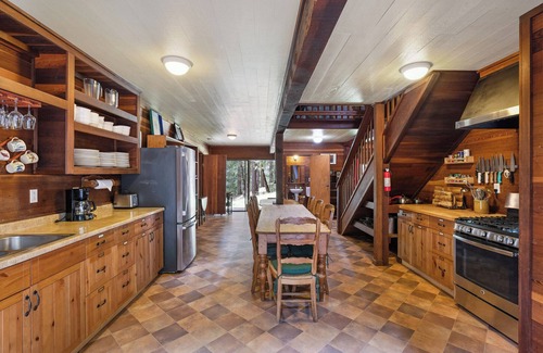 Redwood Valley House | Redwood Barn- 3-bedroom house at Leonard Lake Reserve