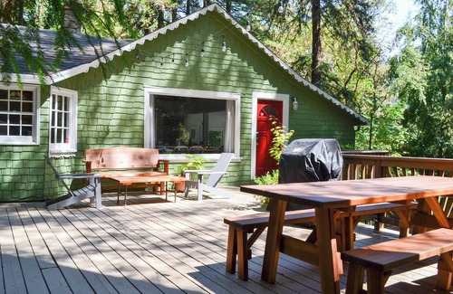 Monte Rio Cottage | Redwood Retreat: Charming Alpine Cottage