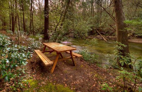 Cashes Valley House | Reel Creek Lodge - Fightingtown Creek Cabin