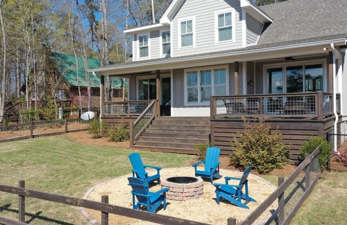 Milledgeville House | Reel good times, Lakefront Luxury Living, 3 bed/2 1/2 bath, dock your boat, swim