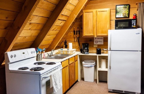 Keslers Cross Lanes Ski Chalet | Reel Simple - Pet Friendly with Hot Tub