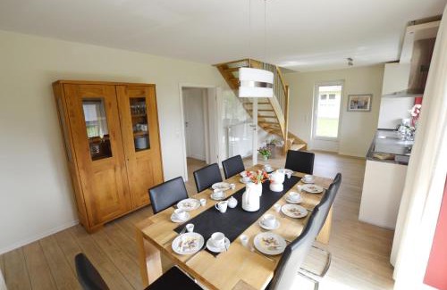 Staberdorf House | Reetdachhaus 4, inkl 2 Parkplätze